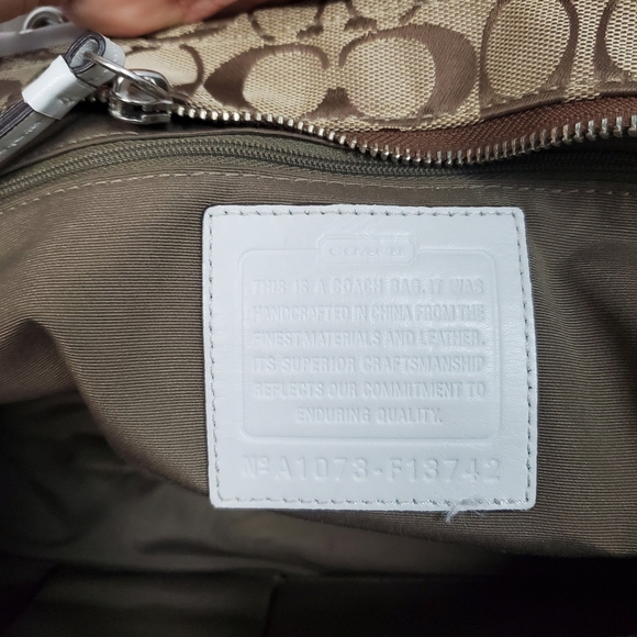 Coach Signature Handbag - Picture 8 of 9